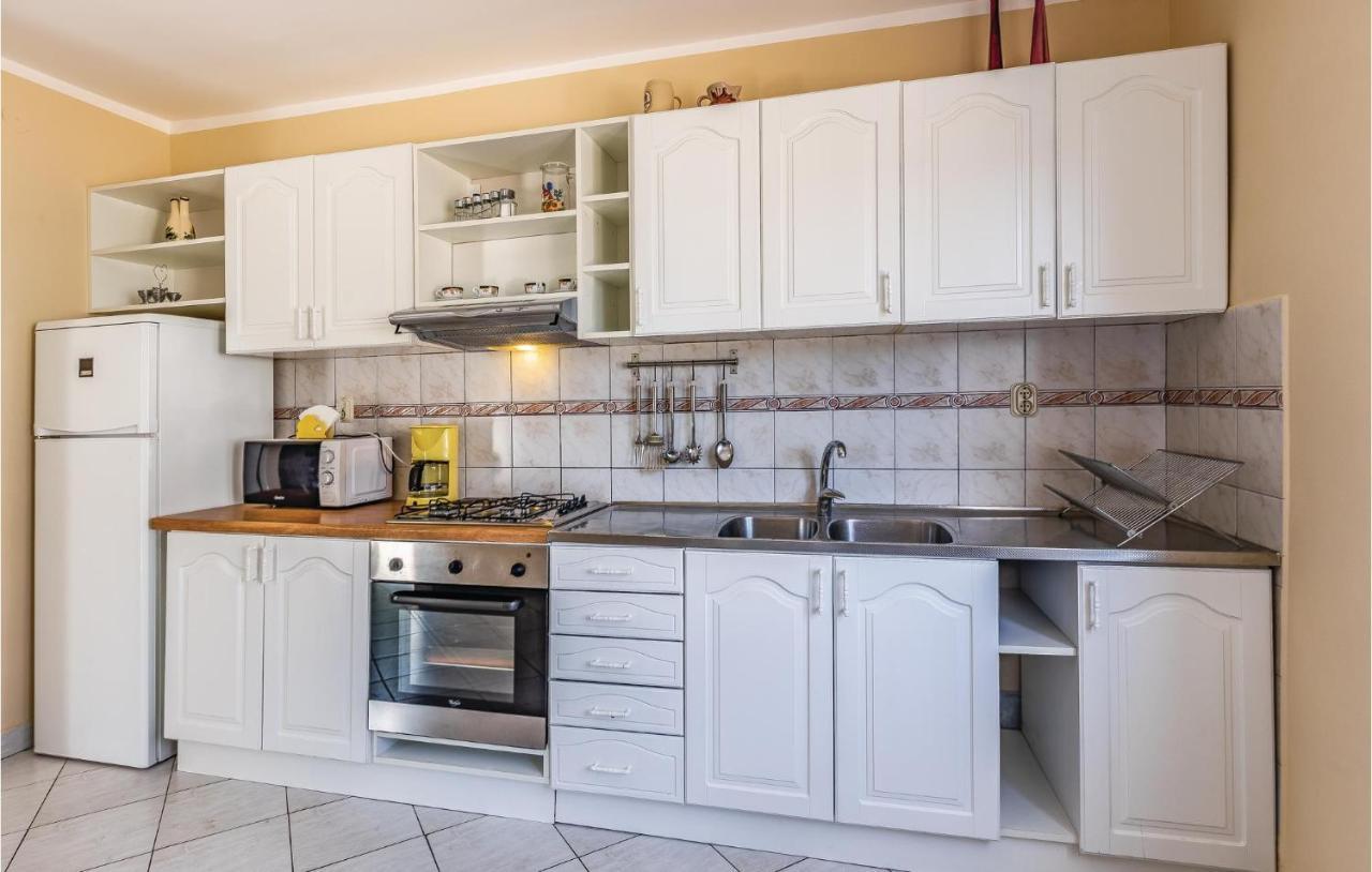Gorgeous Apartment In Pula With Kitchen Ngoại thất bức ảnh