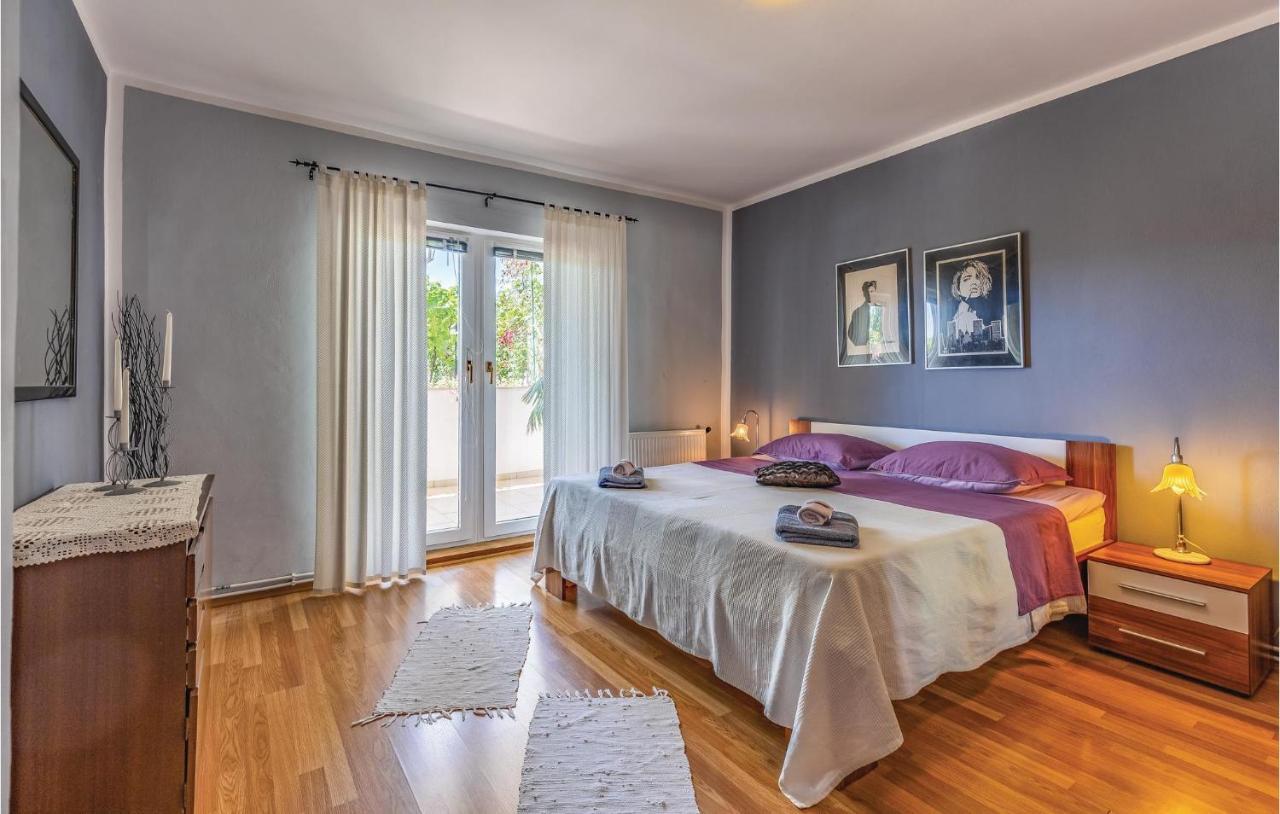 Gorgeous Apartment In Pula With Kitchen Ngoại thất bức ảnh