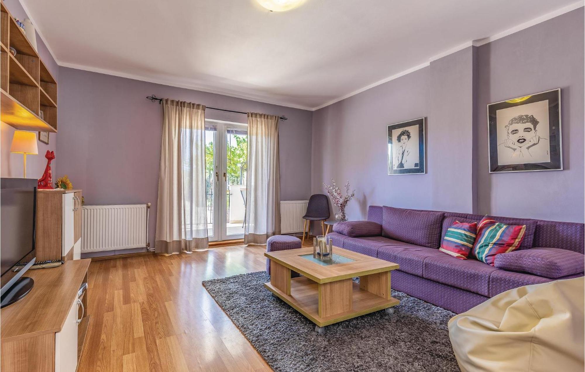 Gorgeous Apartment In Pula With Kitchen Ngoại thất bức ảnh