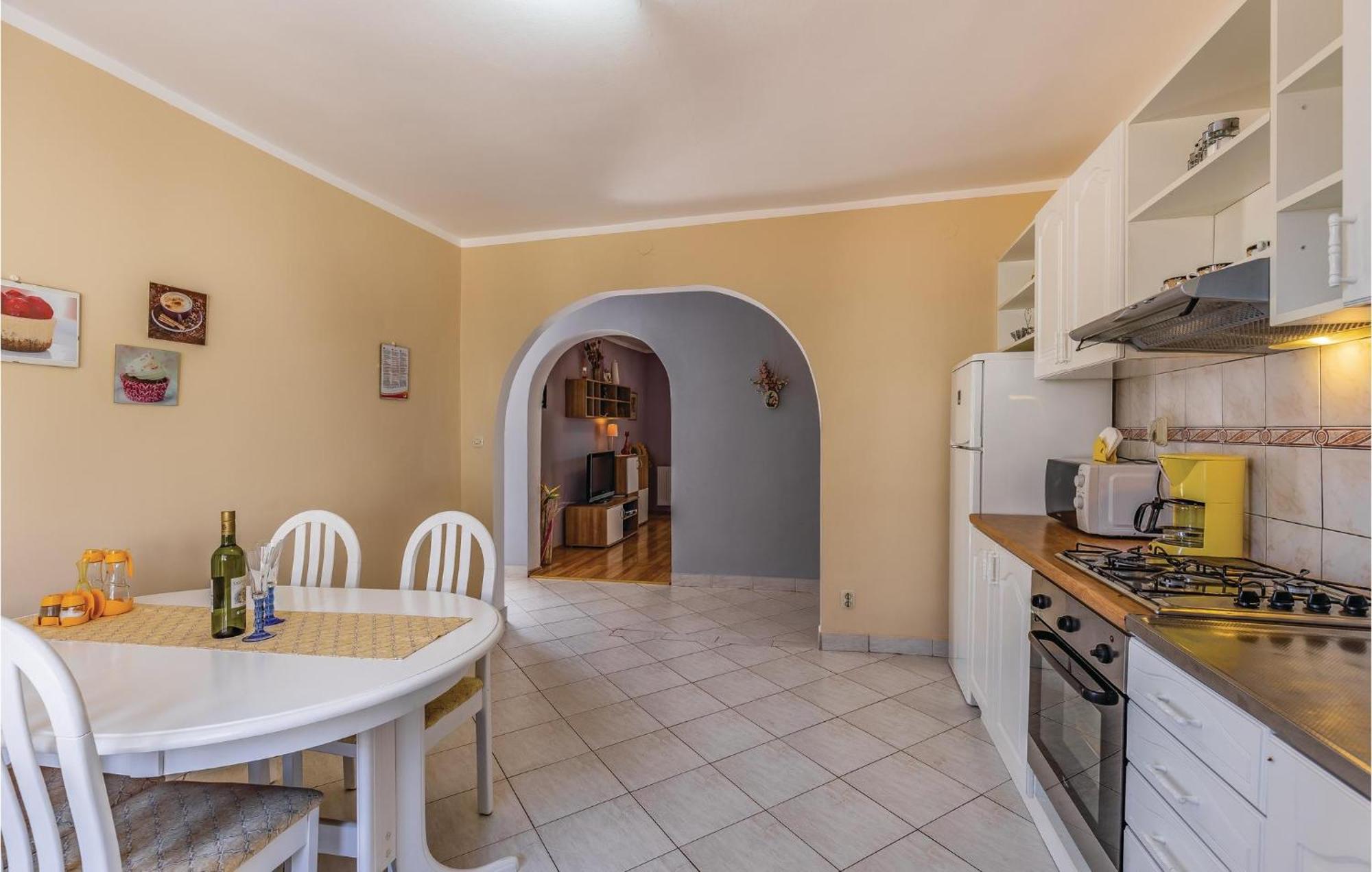 Gorgeous Apartment In Pula With Kitchen Ngoại thất bức ảnh