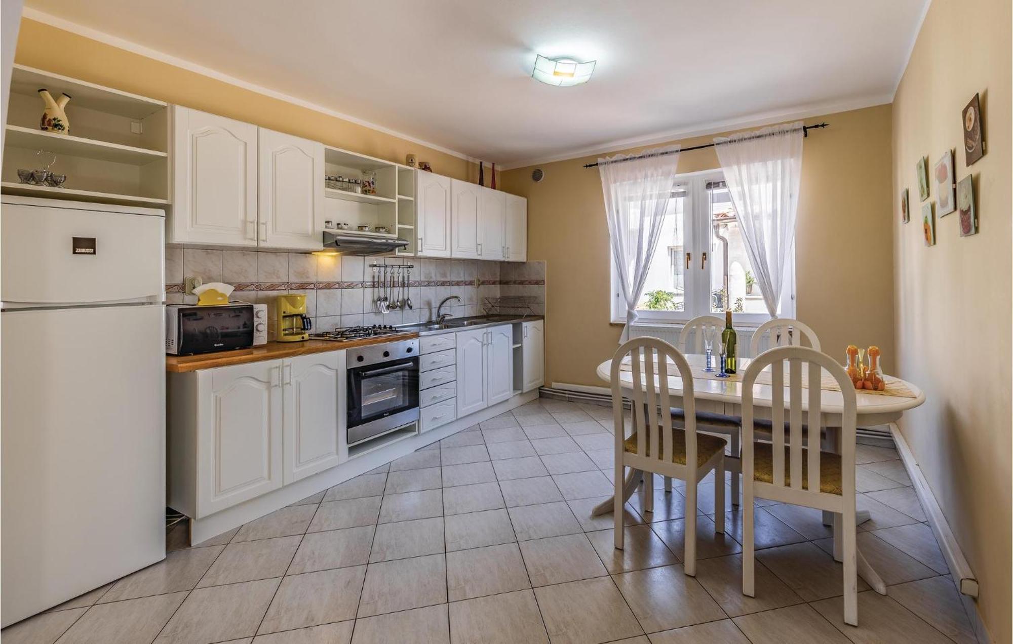 Gorgeous Apartment In Pula With Kitchen Ngoại thất bức ảnh
