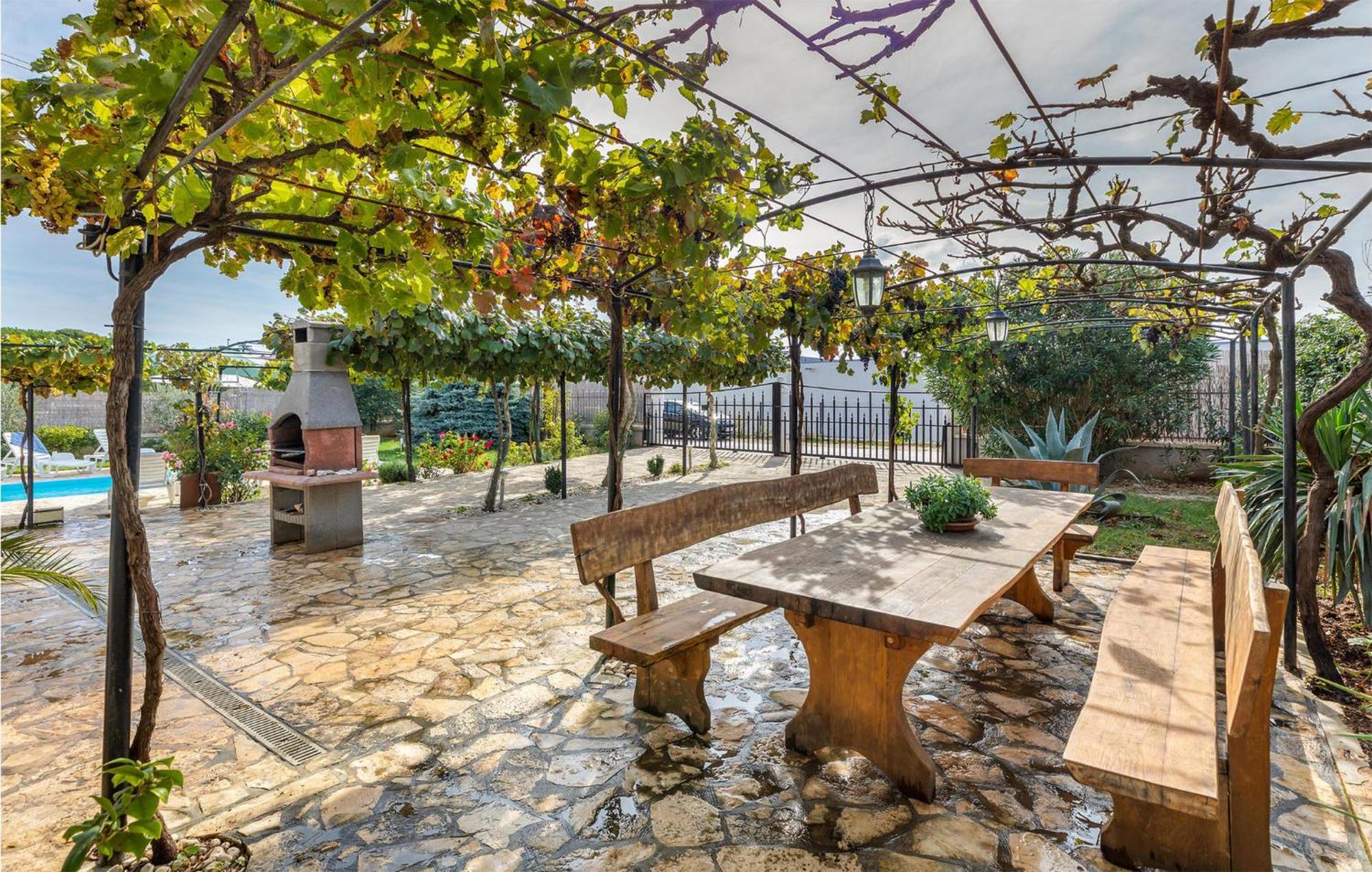Gorgeous Apartment In Pula With Kitchen Ngoại thất bức ảnh