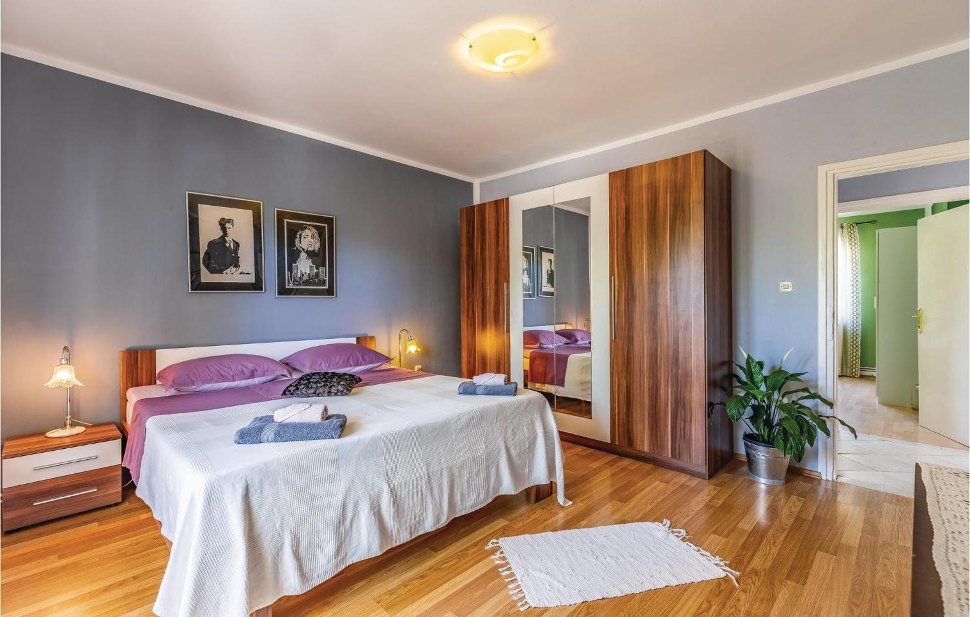 Gorgeous Apartment In Pula With Kitchen Ngoại thất bức ảnh